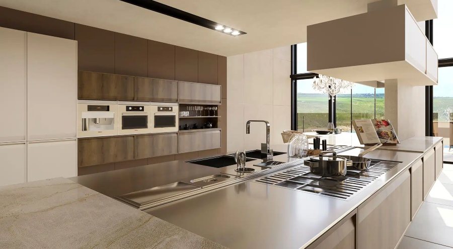 Cozinha de gravidade, espaçosa com acabamentos em madeira, branco e metal.